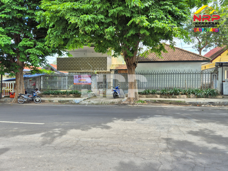 Disewakan Rumah klasik dengan nuansa elegan, lokasi super strategis tepat di depan RS Yasmin Banyuwangi. Disewakan Rumah klasik dengan nuansa elegan, lokasi super strategis di Banyuwangi Kota  Disewakan Rumah klasik dengan nuansa elegan, lokasi super strategis tepat di depan RS Yasmin Banyuwangi.
Hunian nyaman sekaligus investasi bernilai NRP BANYUWANGI