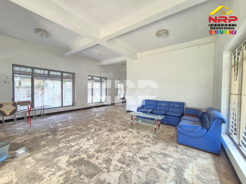 Disewakan Rumah klasik dengan nuansa elegan, lokasi super strategis tepat di depan RS Yasmin Banyuwangi. Disewakan Rumah klasik dengan nuansa elegan, lokasi super strategis di Banyuwangi Kota  Disewakan Rumah klasik dengan nuansa elegan, lokasi super strategis tepat di depan RS Yasmin Banyuwangi.
Hunian nyaman sekaligus investasi bernilai NRP BANYUWANGI