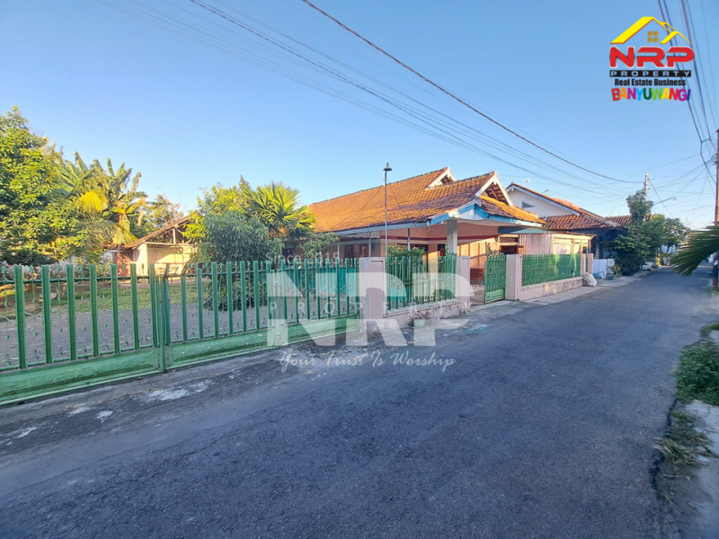 Disewakan rumah klasik luas di Banyuwangi Kota  Disewakan rumah klasik luas di Banyuwangi Kota  Disewakan rumah klasik luas di Banyuwangi Kota&nbsp;
Dekat dengan kawasan bisnis dan kantor pemerintahan Banyuwangi&nbsp;
Cocok untuk hunian pribadi, mess NRP BANYUWANGI