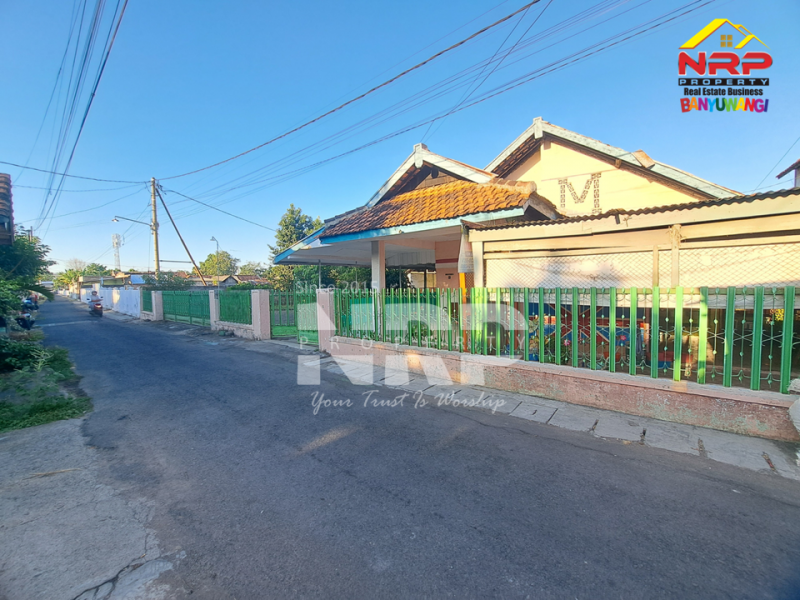 Disewakan rumah klasik luas di Banyuwangi Kota  Disewakan rumah klasik luas di Banyuwangi Kota  Disewakan rumah klasik luas di Banyuwangi Kota&nbsp;
Dekat dengan kawasan bisnis dan kantor pemerintahan Banyuwangi&nbsp;
Cocok untuk hunian pribadi, mess NRP BANYUWANGI