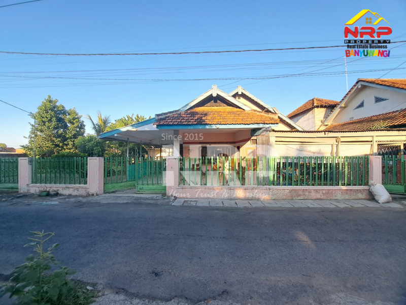 Disewakan rumah klasik luas di Banyuwangi Kota  Disewakan rumah klasik luas di Banyuwangi Kota  Disewakan rumah klasik luas di Banyuwangi Kota&nbsp;
Dekat dengan kawasan bisnis dan kantor pemerintahan Banyuwangi&nbsp;
Cocok untuk hunian pribadi, mess NRP BANYUWANGI