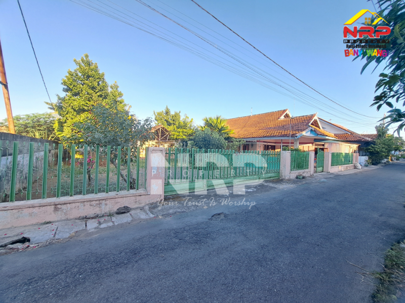 Disewakan rumah klasik luas di Banyuwangi Kota  Disewakan rumah klasik luas di Banyuwangi Kota  Disewakan rumah klasik luas di Banyuwangi Kota&nbsp;
Dekat dengan kawasan bisnis dan kantor pemerintahan Banyuwangi&nbsp;
Cocok untuk hunian pribadi, mess NRP BANYUWANGI