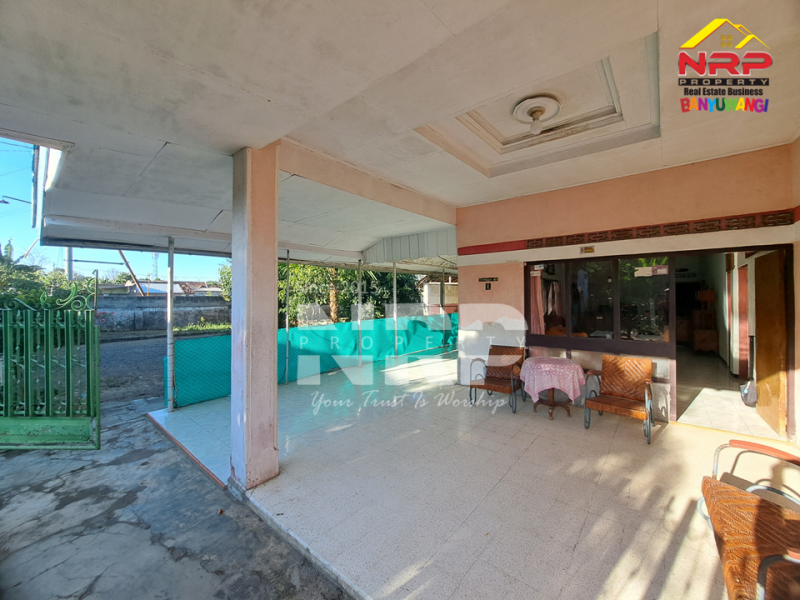 Disewakan rumah klasik luas di Banyuwangi Kota  Disewakan rumah klasik luas di Banyuwangi Kota  Disewakan rumah klasik luas di Banyuwangi Kota&nbsp;
Dekat dengan kawasan bisnis dan kantor pemerintahan Banyuwangi&nbsp;
Cocok untuk hunian pribadi, mess NRP BANYUWANGI