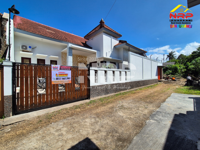 Disewakan Rumah Luas dan Exclusive Full Furniture di Jl. Mendut Banyuwangi  Disewakan rumah mewah di banyuwangi kota  Disewakan Rumah Luas dan Exclusive Full Furniture di Jl. Mendut Banyuwangi&nbsp;
Hunian Nyaman di Pusat Kota Banyuwangi.
Lokasi Sangat Strategis, dekat NRP BANYUWANGI