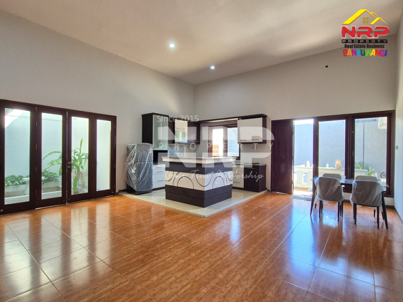 Disewakan Rumah Luas dan Exclusive Full Furniture di Jl. Mendut Banyuwangi  Disewakan rumah mewah di banyuwangi kota  Disewakan Rumah Luas dan Exclusive Full Furniture di Jl. Mendut Banyuwangi&nbsp;
Hunian Nyaman di Pusat Kota Banyuwangi.
Lokasi Sangat Strategis, dekat NRP BANYUWANGI