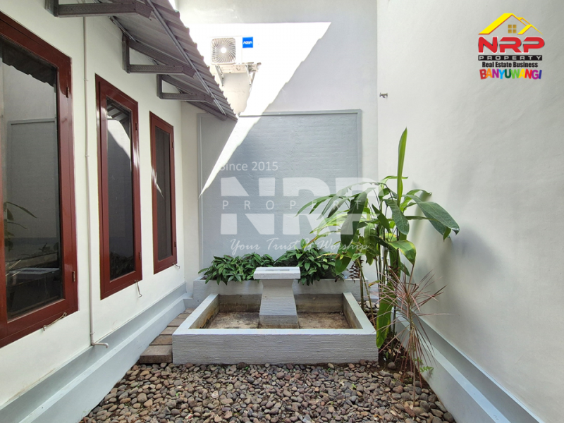 Disewakan Rumah Luas dan Exclusive Full Furniture di Jl. Mendut Banyuwangi  Disewakan rumah mewah di banyuwangi kota  Disewakan Rumah Luas dan Exclusive Full Furniture di Jl. Mendut Banyuwangi&nbsp;
Hunian Nyaman di Pusat Kota Banyuwangi.
Lokasi Sangat Strategis, dekat NRP BANYUWANGI