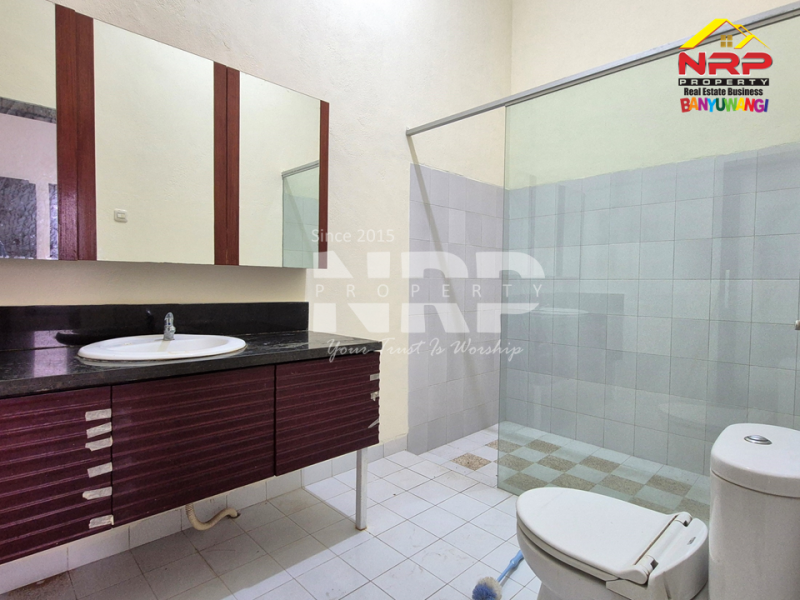 Disewakan Rumah Luas dan Exclusive Full Furniture di Jl. Mendut Banyuwangi  Disewakan rumah mewah di banyuwangi kota  Disewakan Rumah Luas dan Exclusive Full Furniture di Jl. Mendut Banyuwangi&nbsp;
Hunian Nyaman di Pusat Kota Banyuwangi.
Lokasi Sangat Strategis, dekat NRP BANYUWANGI