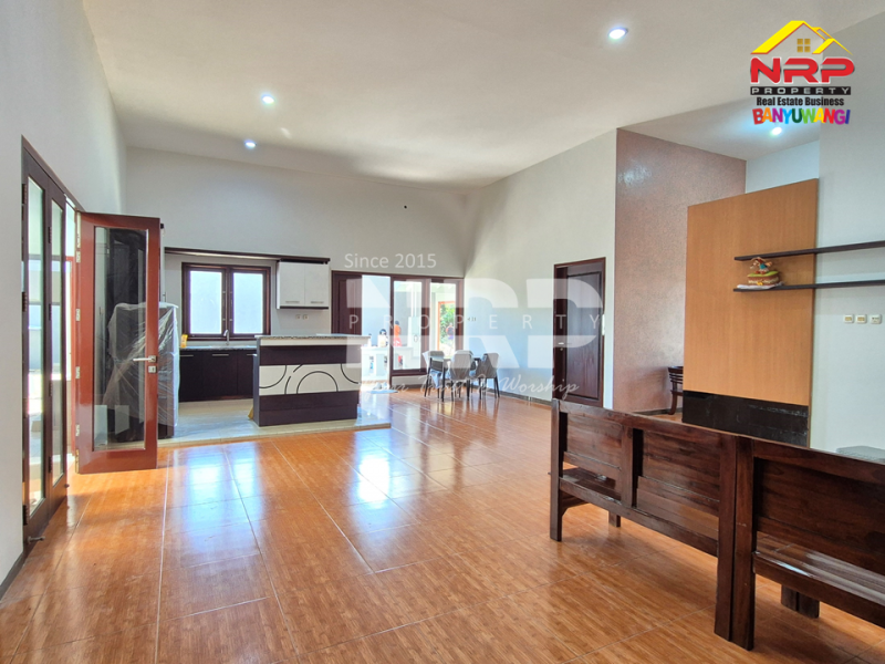 Disewakan Rumah Luas dan Exclusive Full Furniture di Jl. Mendut Banyuwangi  Disewakan rumah mewah di banyuwangi kota  Disewakan Rumah Luas dan Exclusive Full Furniture di Jl. Mendut Banyuwangi&nbsp;
Hunian Nyaman di Pusat Kota Banyuwangi.
Lokasi Sangat Strategis, dekat NRP BANYUWANGI