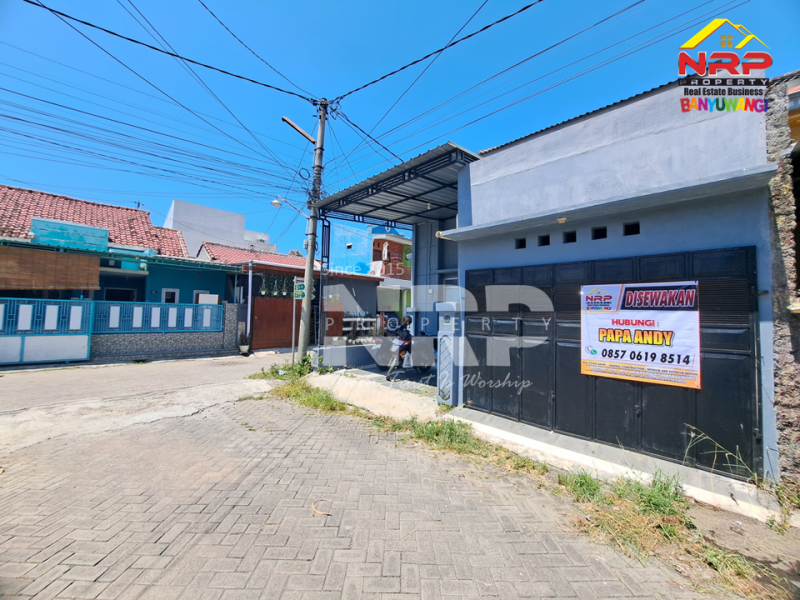 Disewakan Rumah Minimalis dengan Ruang Usaha di Kebalenan - Banyuwangi Disewakan Bulanan Rumah Minimalis dengan Ruang Usaha di Kebalenan - Banyuwangi Disewakan Rumah Minimalis dengan Ruang Usaha di Kebalenan - Banyuwangi
Hunian Nyaman di Pusat Kota Banyuwangi
Akses 0 Jalan Provinsi "Jl. NRP BANYUWANGI