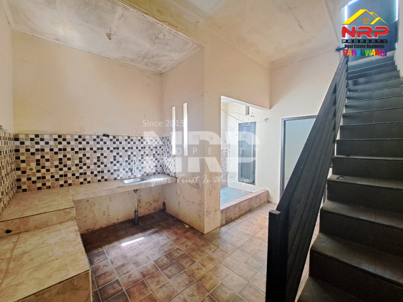 Disewakan Rumah Minimalis di Jl. Agus Salim Banyuwangi kota  Disewakan Rumah Minimalis di Jl. Agus Salim Banyuwangi kota  Disewakan Rumah Luas di Jl. Agus Salim, cocok untuk keluarga yang butuh ruang ekstra dan lingkungan yang nyaman.
Lokasi strategis, akses mudah, dan siap NRP BANYUWANGI