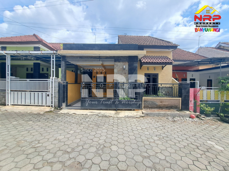Disewakan Rumah Minimalis di Jl. Agus Salim Banyuwangi kota  Disewakan Rumah Minimalis di Jl. Agus Salim Banyuwangi kota  Disewakan Rumah Luas di Jl. Agus Salim, cocok untuk keluarga yang butuh ruang ekstra dan lingkungan yang nyaman.
Lokasi strategis, akses mudah, dan siap NRP BANYUWANGI