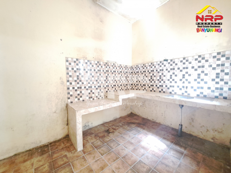 Disewakan Rumah Minimalis di Jl. Agus Salim Banyuwangi kota  Disewakan Rumah Minimalis di Jl. Agus Salim Banyuwangi kota  Disewakan Rumah Luas di Jl. Agus Salim, cocok untuk keluarga yang butuh ruang ekstra dan lingkungan yang nyaman.
Lokasi strategis, akses mudah, dan siap NRP BANYUWANGI