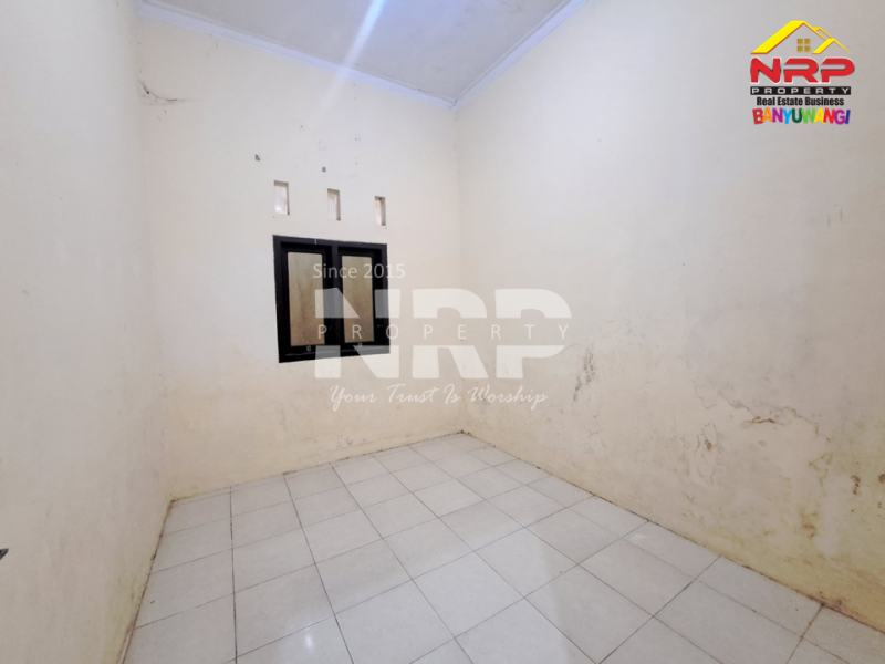 Disewakan Rumah Minimalis di Jl. Agus Salim Banyuwangi kota  Disewakan Rumah Minimalis di Jl. Agus Salim Banyuwangi kota  Disewakan Rumah Luas di Jl. Agus Salim, cocok untuk keluarga yang butuh ruang ekstra dan lingkungan yang nyaman.
Lokasi strategis, akses mudah, dan siap NRP BANYUWANGI