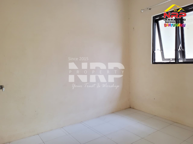 Disewakan Rumah Minimalis di Kebalenan - Banyuwangi  Disewakan Rumah Minimalis di Kebalenan - Banyuwangi  Disewakan Rumah Minimalis di Kebalenan - Banyuwangi&nbsp;
Hunian berada di kawasan perumahan, Lingkungan Asri, nyaman dan aman.&nbsp;

LT/LB : 60/36 m2
SHM NRP BANYUWANGI