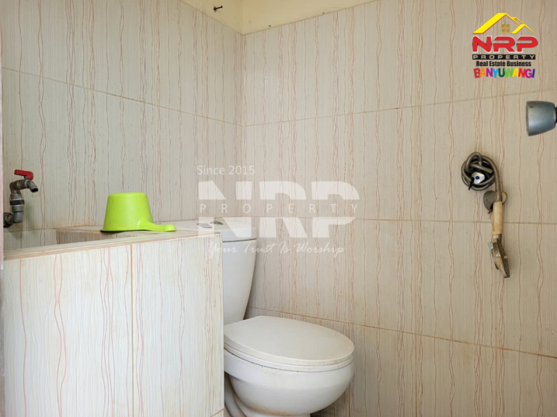 Disewakan Rumah Minimalis di Kebalenan - Banyuwangi  Disewakan Rumah Minimalis di Kebalenan - Banyuwangi  Disewakan Rumah Minimalis di Kebalenan - Banyuwangi&nbsp;
Hunian berada di kawasan perumahan, Lingkungan Asri, nyaman dan aman.&nbsp;

LT/LB : 60/36 m2
SHM NRP BANYUWANGI