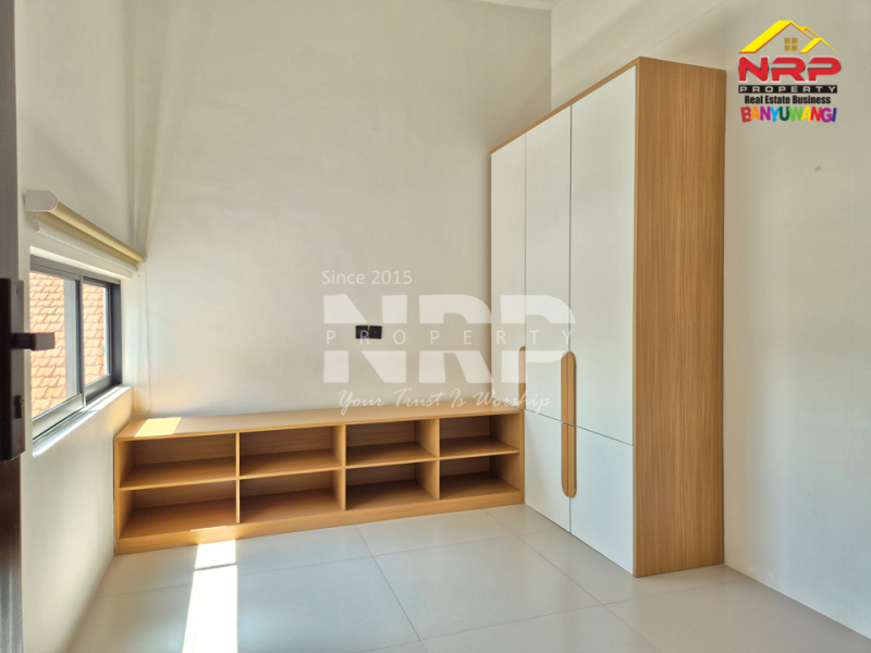 DISEWAKAN RUMAH MODERN FULL FURNITURE 2 LANTAI DI TAMANBARU - BANYUWANGI DISEWAKAN RUMAH MODERN FULL FURNITURE 2 LANTAI DI TAMANBARU - BANYUWANGI DISEWAKAN RUMAH MODERN FULL FURNITURE 2 LANTAI DI TAMANBARU - BANYUWANGI
Terletak di Kawasan Perumahan dengan keamanan dan fasilitas umum yang NRP BANYUWANGI