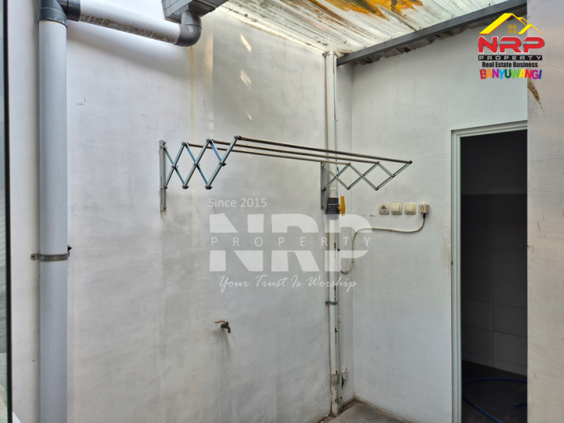 DISEWAKAN RUMAH MODERN FULL PERABOT DI TAMANBARU - BANYUWANGI Disewakan rumah elit full perabot di Tamanbaru Banyuwangi  DISEWAKAN RUMAH MODERN FULL FURNITURE DI TAMANBARU - BANYUWANGI
Terletak di Kawasan Perumahan dengan keamanan dan fasilitas umum yang NRP BANYUWANGI