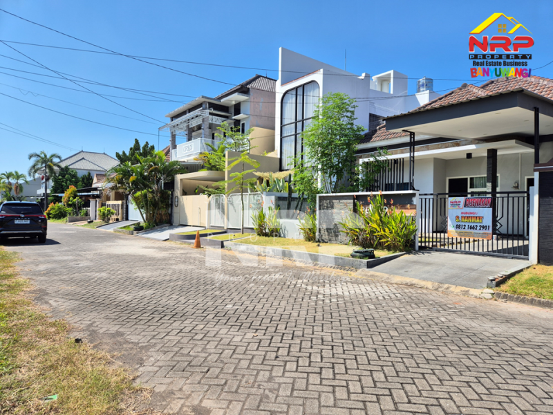 DISEWAKAN RUMAH MODERN FULL PERABOT DI TAMANBARU - BANYUWANGI Disewakan rumah elit full perabot di Tamanbaru Banyuwangi  DISEWAKAN RUMAH MODERN FULL FURNITURE DI TAMANBARU - BANYUWANGI
Terletak di Kawasan Perumahan dengan keamanan dan fasilitas umum yang NRP BANYUWANGI