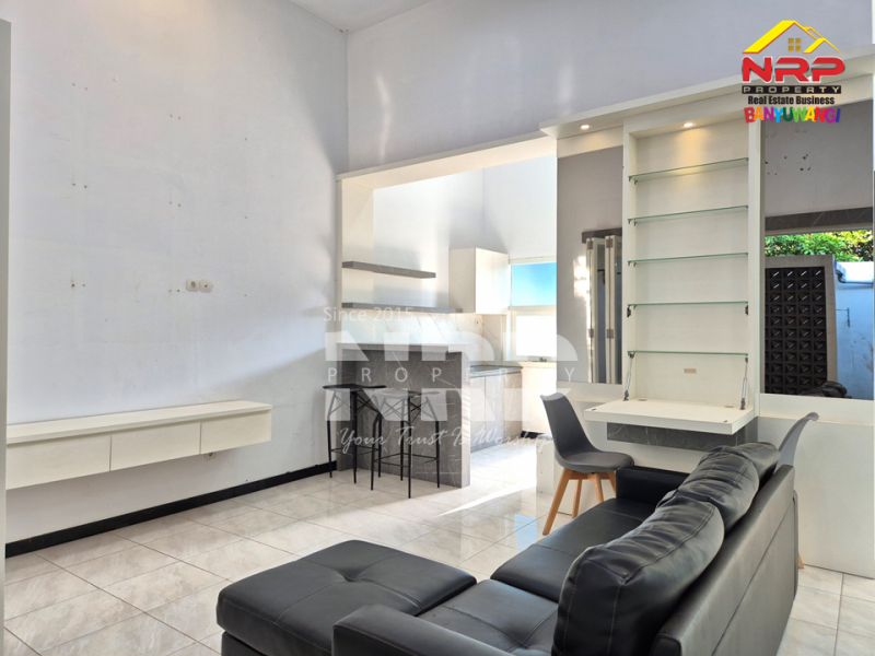 DISEWAKAN RUMAH MODERN FULL PERABOT DI TAMANBARU - BANYUWANGI Disewakan rumah elit full perabot di Tamanbaru Banyuwangi  DISEWAKAN RUMAH MODERN FULL FURNITURE DI TAMANBARU - BANYUWANGI
Terletak di Kawasan Perumahan dengan keamanan dan fasilitas umum yang NRP BANYUWANGI