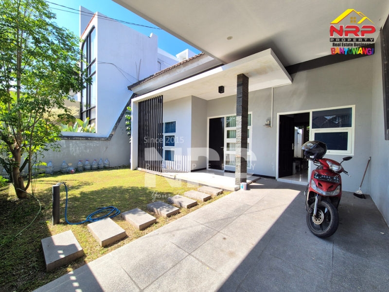 DISEWAKAN RUMAH MODERN FULL PERABOT DI TAMANBARU - BANYUWANGI Disewakan rumah elit full perabot di Tamanbaru Banyuwangi  DISEWAKAN RUMAH MODERN FULL FURNITURE DI TAMANBARU - BANYUWANGI
Terletak di Kawasan Perumahan dengan keamanan dan fasilitas umum yang NRP BANYUWANGI