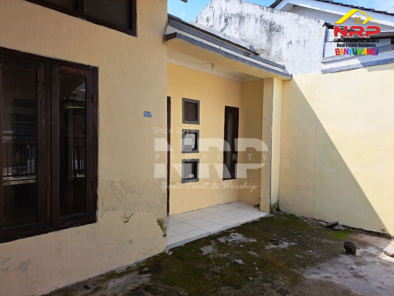 Disewakan Rumah Murah di Perum. Gedong Kertosari - Banyuwangi   Disewakan Rumah Murah di Perum. Gedong Kertosari - Banyuwangi   Disewakan Rumah Murah di Perum. Gedong Kertosari - Banyuwangi&nbsp;&nbsp;
Berada dikawasan perumahan . Sangat Cocok untuk hunian

Luas Tanah : 62 NRP BANYUWANGI
