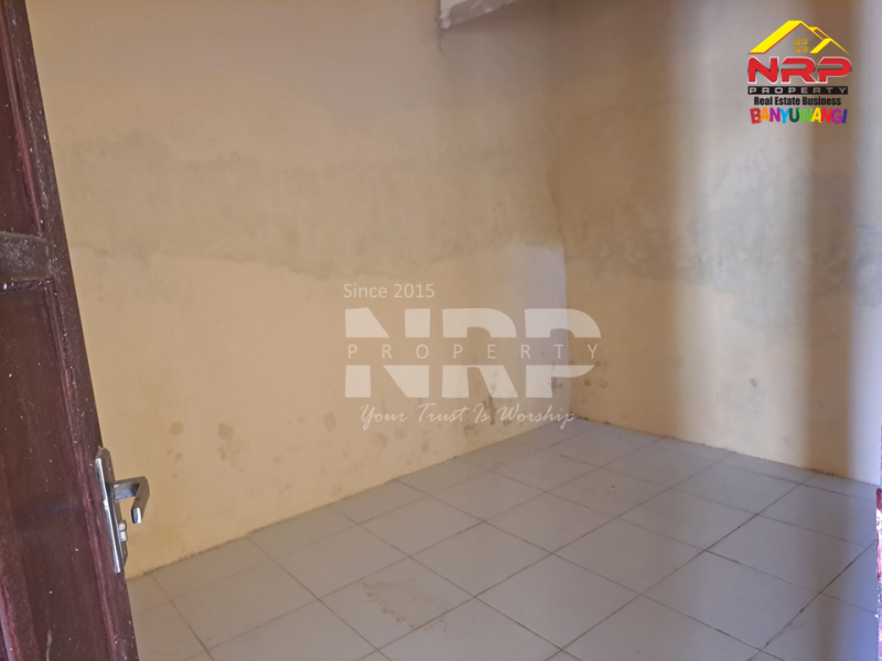 Disewakan Rumah Murah di Perum. Gedong Kertosari - Banyuwangi   Disewakan Rumah Murah di Perum. Gedong Kertosari - Banyuwangi   Disewakan Rumah Murah di Perum. Gedong Kertosari - Banyuwangi&nbsp;&nbsp;
Berada dikawasan perumahan . Sangat Cocok untuk hunian

Luas Tanah : 62 NRP BANYUWANGI