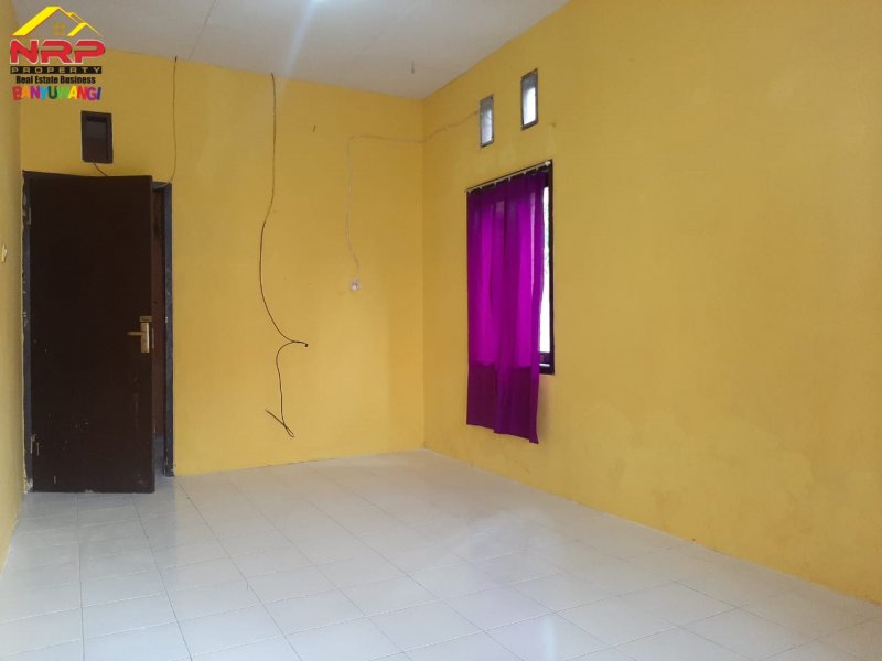 Disewakan Rumah Pojok dengan Halaman Luas di Perum Brawijaya Regency  Disewakan Rumah Pojok dengan Halaman Luas di Perum Brawijaya Regency Banyuwangi Disewakan Rumah Pojok dengan Halaman Luas di Perum Brawijaya Regency Banyuwangi. Hunian Nyaman di Pusat Kota Banyuwangi. Akses 0 Jalan Provinsi "Jl. NRP BANYUWANGI