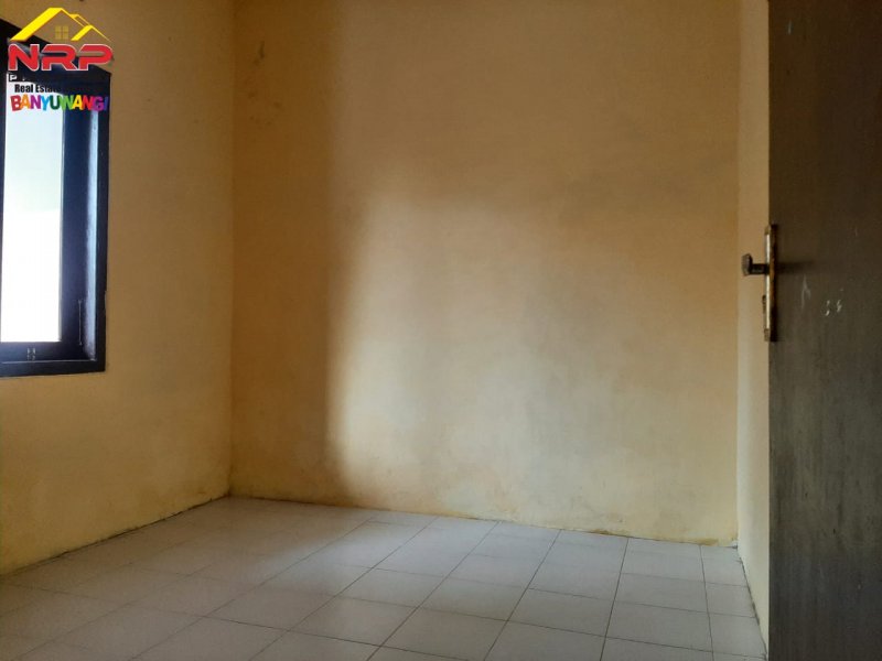 Disewakan Rumah Pojok dengan Halaman Luas di Perum Brawijaya Regency  Disewakan Rumah Pojok dengan Halaman Luas di Perum Brawijaya Regency Banyuwangi Disewakan Rumah Pojok dengan Halaman Luas di Perum Brawijaya Regency Banyuwangi. Hunian Nyaman di Pusat Kota Banyuwangi. Akses 0 Jalan Provinsi "Jl. NRP BANYUWANGI