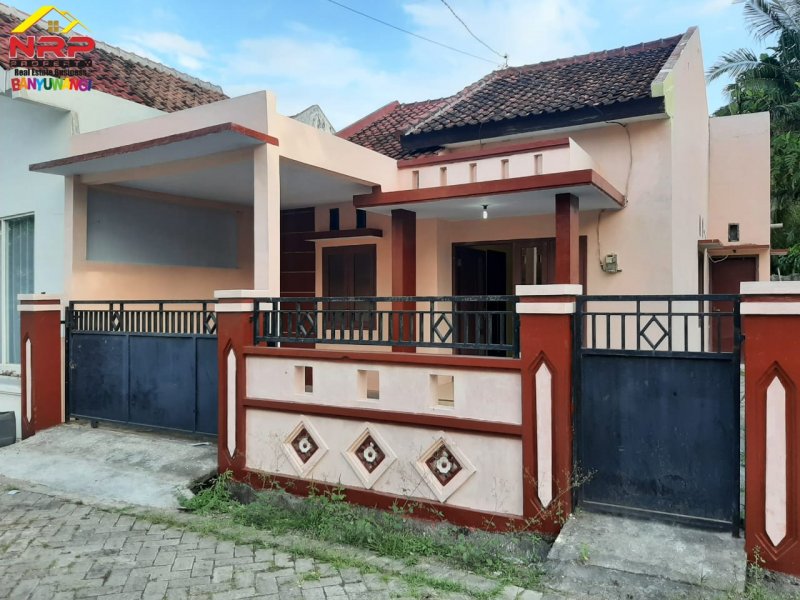 Disewakan Rumah Pojok dengan Halaman Luas di Perum Brawijaya Regency  Disewakan Rumah Pojok dengan Halaman Luas di Perum Brawijaya Regency Banyuwangi Disewakan Rumah Pojok dengan Halaman Luas di Perum Brawijaya Regency Banyuwangi. Hunian Nyaman di Pusat Kota Banyuwangi. Akses 0 Jalan Provinsi "Jl. NRP BANYUWANGI