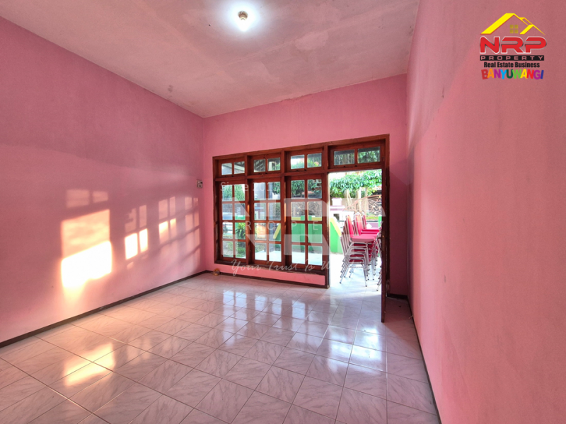 Disewakan Rumah sangat Luas di Kebalenan - Banyuwangi  Disewakan Rumah sangat Luas di Kebalenan - Banyuwangi  Disewakan Rumah sangat Luas di Kebalenan - Banyuwangi&nbsp;
Belakang Kantor Samsat, Dekat dengan fasilitas pendidikan, perbelanjaan, area bisnis, kuliner, NRP BANYUWANGI