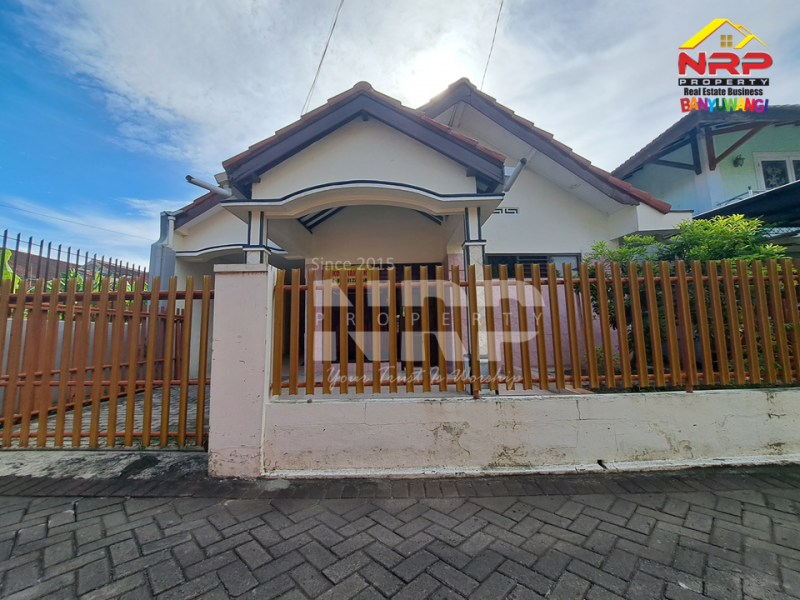 Disewakan Rumah Siap Huni di Belakang Kantor Kec. Banyuwangi  Disewakan Rumah Siap Huni di Belakang Kantor Kec. Banyuwangi  Disewakan Rumah Siap Huni di Belakang Kantor Kec. Banyuwangi&nbsp;
120 Meter dari Jl. A Yani&nbsp; - Banyuwangi&nbsp;
Sangat Cocok Untuk Hunian, Rumah Kos NRP BANYUWANGI