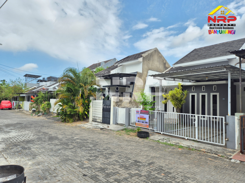 Disewakan Rumah Siap Huni di Kawasan Perumahan di Kebalenan - Banyuwangi Rumah disewakan murah di Banyuwangi Kota  Disewakan Rumah Siap Huni di Kawasan Perumahan di Kebalenan - Banyuwangi
Perumahan Exclusive Pusat Kota dengan Lingkungan Aman dan Nyaman
Keamanan 24 Jam NRP BANYUWANGI