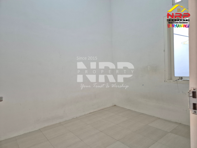 Disewakan Rumah Siap Huni di Kawasan Perumahan di Kebalenan - Banyuwangi Rumah disewakan murah di Banyuwangi Kota  Disewakan Rumah Siap Huni di Kawasan Perumahan di Kebalenan - Banyuwangi
Perumahan Exclusive Pusat Kota dengan Lingkungan Aman dan Nyaman
Keamanan 24 Jam NRP BANYUWANGI