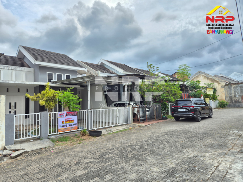 Disewakan Rumah Siap Huni di Kawasan Perumahan di Kebalenan - Banyuwangi Rumah disewakan murah di Banyuwangi Kota  Disewakan Rumah Siap Huni di Kawasan Perumahan di Kebalenan - Banyuwangi
Perumahan Exclusive Pusat Kota dengan Lingkungan Aman dan Nyaman
Keamanan 24 Jam NRP BANYUWANGI