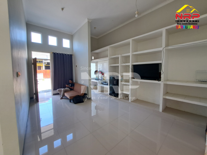 Disewakan Rumah Siap Huni di Perum Permata Banyuwangi Disewakan Rumah Siap Huni di Perum Permata Banyuwangi Disewakan Rumah Siap Huni di Perum Permata Banyuwangi
Llingkungan aman ( One Gate System ) dengan Security, Akses Jalan Sangat Lebar, Rindang dan NRP BANYUWANGI