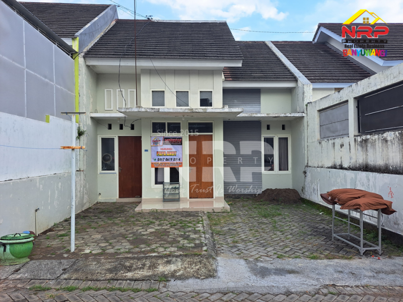 Disewakan Rumah Siap Huni di Perum Permata Banyuwangi Disewakan Rumah Siap Huni di Perum Permata Banyuwangi Disewakan Rumah Siap Huni di Perum Permata Banyuwangi
Llingkungan aman ( One Gate System ) dengan Security, Akses Jalan Sangat Lebar, Rindang dan NRP BANYUWANGI