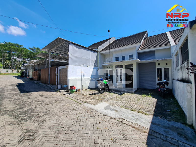 Disewakan Rumah Siap Huni di Perum Permata Banyuwangi Disewakan Rumah Siap Huni di Perum Permata Banyuwangi Disewakan Rumah Siap Huni di Perum Permata Banyuwangi
Llingkungan aman ( One Gate System ) dengan Security, Akses Jalan Sangat Lebar, Rindang dan NRP BANYUWANGI