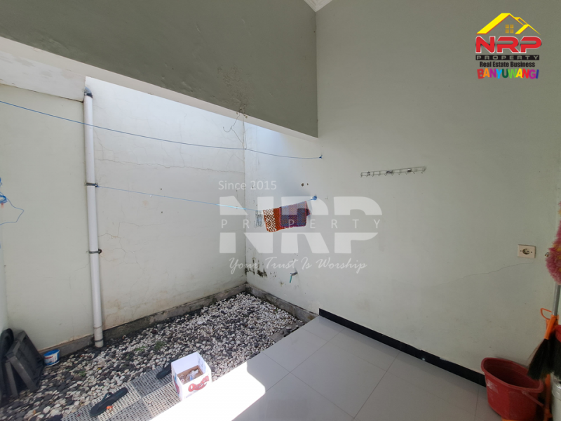 Disewakan Rumah Siap Huni di Perum Permata Banyuwangi Disewakan Rumah Siap Huni di Perum Permata Banyuwangi Disewakan Rumah Siap Huni di Perum Permata Banyuwangi
Llingkungan aman ( One Gate System ) dengan Security, Akses Jalan Sangat Lebar, Rindang dan NRP BANYUWANGI