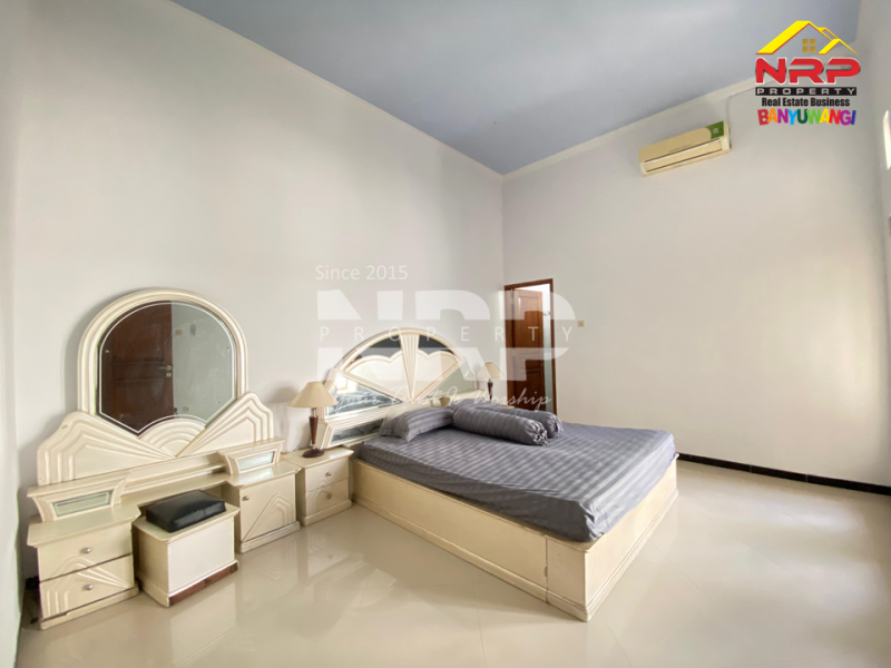 Disewakan Spacious House at Mendut Regency - Banyuwangi  Disewakan Spacious House Murah dan Luas di Mendut Regency - Banyuwangi  Disewakan Spacious House at Mendut Regency - Banyuwangi&nbsp;
Hunian elegan, Full Furniture dengan desain nyaman, akses dekat fasilitas umum.
Cocok untuk NRP BANYUWANGI