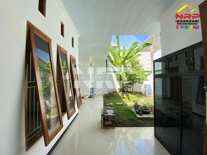 Disewakan Spacious House at Mendut Regency - Banyuwangi  Disewakan Spacious House Murah dan Luas di Mendut Regency - Banyuwangi  Disewakan Spacious House at Mendut Regency - Banyuwangi&nbsp;
Hunian elegan, Full Furniture dengan desain nyaman, akses dekat fasilitas umum.
Cocok untuk NRP BANYUWANGI