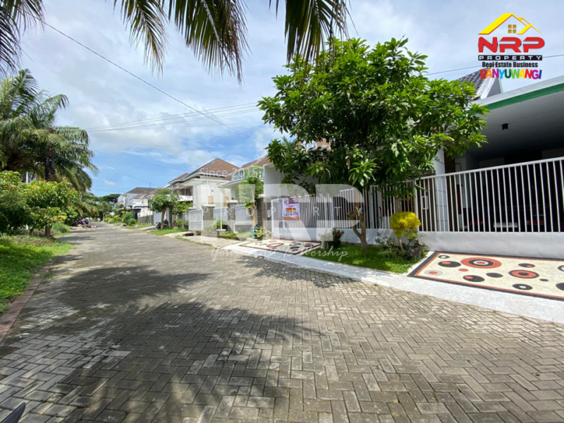 Disewakan Spacious House at Mendut Regency - Banyuwangi  Disewakan Spacious House Murah dan Luas di Mendut Regency - Banyuwangi  Disewakan Spacious House at Mendut Regency - Banyuwangi&nbsp;
Hunian elegan, Full Furniture dengan desain nyaman, akses dekat fasilitas umum.
Cocok untuk NRP BANYUWANGI