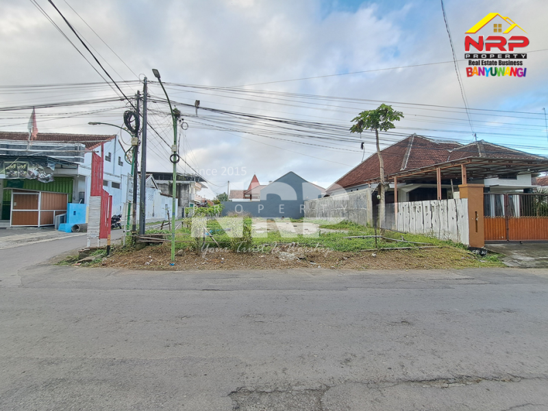 Disewakan Tanah Kosong murah strategis di Sobo Banyuwangi  Disewakan Tanah Kosong murah strategis di Sobo Banyuwangi  Disewakan Tanah Kosong murah strategis di Sobo Banyuwangi&nbsp;
Depan kawasan pendidikan,&nbsp; Dekat dengan sentra bisnis dan kuliner Jl. NRP BANYUWANGI