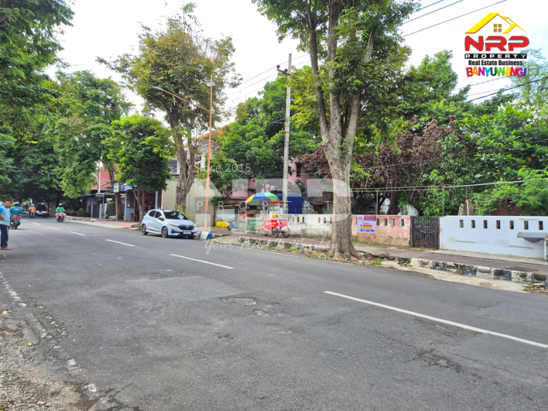 Disewakan Tanah Prospek di Pusat Kota Banyuwangi  Disewakan Tanah Prospek di Pusat Kota Banyuwangi  ? Disewakan Tanah Prospek di Pusat Kota Banyuwangi&nbsp;
Berdiri di pusat keramaian kota, Dekat Stadion Diponegoro Banyuwangi
Cocok untuk bisnis, kantor, NRP BANYUWANGI