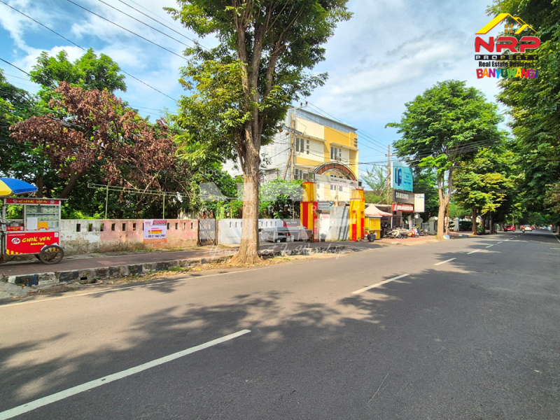 Disewakan Tanah Prospek di Pusat Kota Banyuwangi  Disewakan Tanah Prospek di Pusat Kota Banyuwangi  ? Disewakan Tanah Prospek di Pusat Kota Banyuwangi&nbsp;
Berdiri di pusat keramaian kota, Dekat Stadion Diponegoro Banyuwangi
Cocok untuk bisnis, kantor, NRP BANYUWANGI