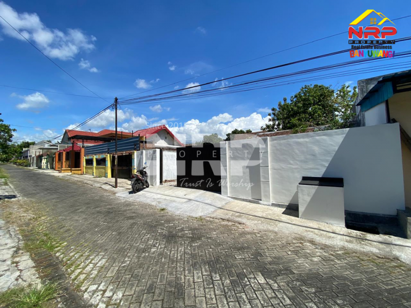 Disewakan Tanah+Bangunan Rumah Kos Prospek 250 Meter dari Simpang 3 Jl. Widuri, Banjarsari  Disewakan Tanah+Bangunan Rumah Kos Prospek 250 Meter dari Simpang 3 Jl. Widuri, Banjarsari  Disewakan Tanah+Bangunan Rumah Kos Prospek 250 Meter dari Simpang 3 Jl. Widuri, Banjarsari&nbsp;
Berada dikawasan Sekolah ternama di Banyuwangi, Cocok untuk NRP BANYUWANGI