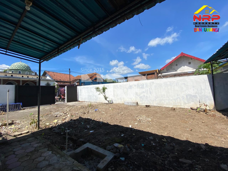Disewakan Tanah+Bangunan Rumah Kos Prospek 250 Meter dari Simpang 3 Jl. Widuri, Banjarsari  Disewakan Tanah+Bangunan Rumah Kos Prospek 250 Meter dari Simpang 3 Jl. Widuri, Banjarsari  Disewakan Tanah+Bangunan Rumah Kos Prospek 250 Meter dari Simpang 3 Jl. Widuri, Banjarsari&nbsp;
Berada dikawasan Sekolah ternama di Banyuwangi, Cocok untuk NRP BANYUWANGI
