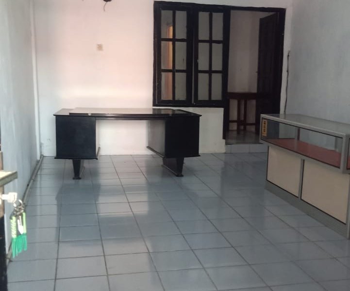 Disewakan Toko di Karangrejo Banyuwangi  Disewakan Toko di Karangrejo Banyuwangi  Disewakan Toko di Karangrejo Banyuwangi&nbsp;
Cocok untuk usaha warung, toko madura dll.&nbsp;

Luas Tanah : 45.5 M2&nbsp;
Luas Bangunan : 39 NRP BANYUWANGI