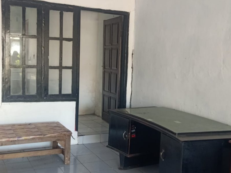 Disewakan Toko di Karangrejo Banyuwangi  Disewakan Toko di Karangrejo Banyuwangi  Disewakan Toko di Karangrejo Banyuwangi&nbsp;
Cocok untuk usaha warung, toko madura dll.&nbsp;

Luas Tanah : 45.5 M2&nbsp;
Luas Bangunan : 39 NRP BANYUWANGI