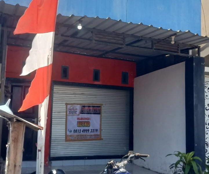 Disewakan Toko di Karangrejo Banyuwangi  Disewakan Toko di Karangrejo Banyuwangi  Disewakan Toko di Karangrejo Banyuwangi&nbsp;
Cocok untuk usaha warung, toko madura dll.&nbsp;

Luas Tanah : 45.5 M2&nbsp;
Luas Bangunan : 39 NRP BANYUWANGI