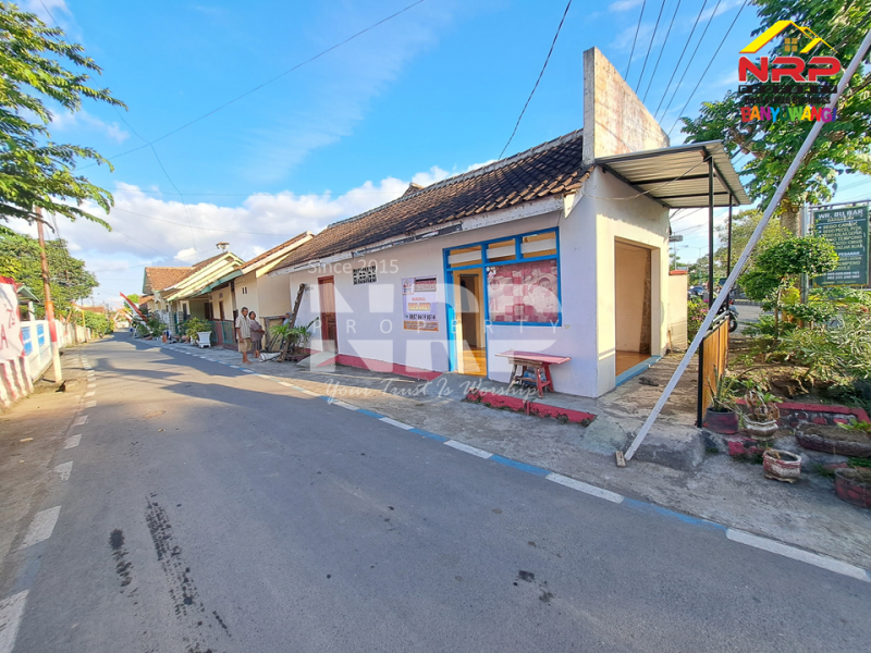 Disewakan Toko sebelah Hotel Aston Banyuwangi  Disewakan Toko Murah di Banyuwangi  Disewakan Toko sebelah Hotel Aston Banyuwangi&nbsp;
Lokasi Di Ruas Jalan Double W Brawijaya.
Dekat dengan fasilitas pendidikan, perbelanjaan, area bisnis, NRP BANYUWANGI